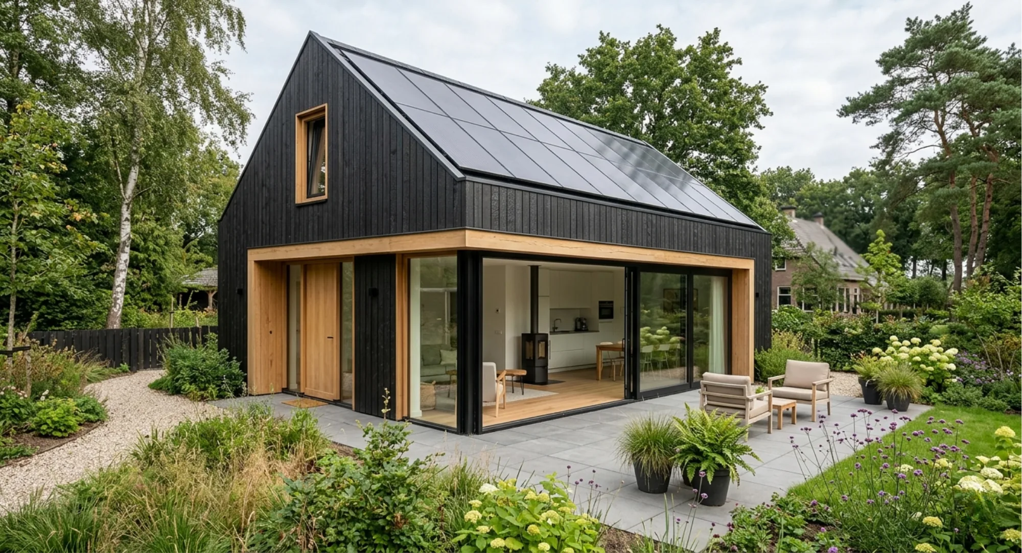 Prefab mantelzorgwoning in een Nederlandse tuin